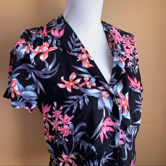 SOLD | H&M | Flower Crop Top - Picture 2 of 6